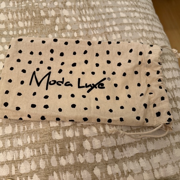 Gold Moda Luxe clutch/wristlet. - Picture 3 of 5